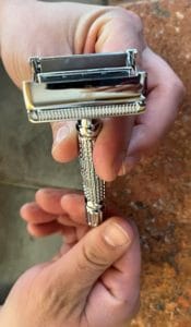 opening the butterfly safety razor